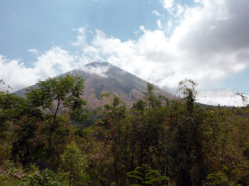 Inerie Volcano, Flores -印度尼西亚